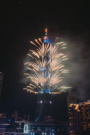 2025 Taipei’s HIGH New Year City 101 Fireworks_15