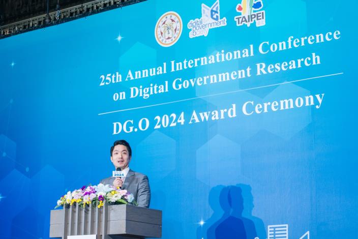 3. Taipei Mayor delivered a speech at the dg.o Award Ceremony.