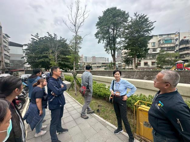 LINE_ALBUM_114.12.19_環保局邱一流副局長主持跨局處「癭蚋防治」協調會，現場會勘。_260127_5
