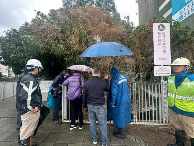 LINE_ALBUM_114.12.26_環保局邱一流副局長巡視磺港溪(奇岩便橋—朝籟橋)_260127_1