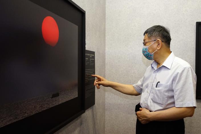 1110625_083_SHOOTING普立茲新聞攝影獎80週年展_華山1914文化創意產業園區中4B館_高讚賢攝