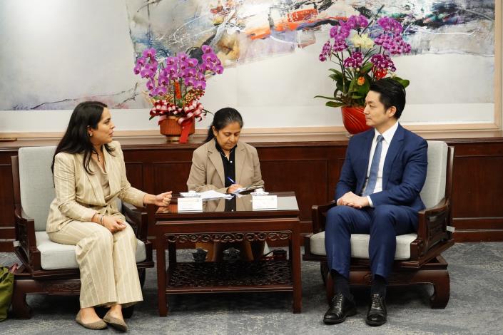 1150319-蔣市長接見洛杉磯副市長奚篤.JPG