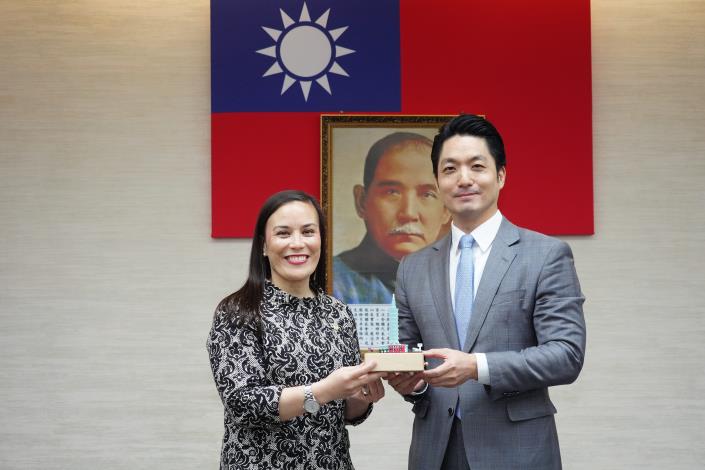 0318市長接見美國聖安東尼奥市長Gina Ortiz Jones訪圖片系列(共4張)