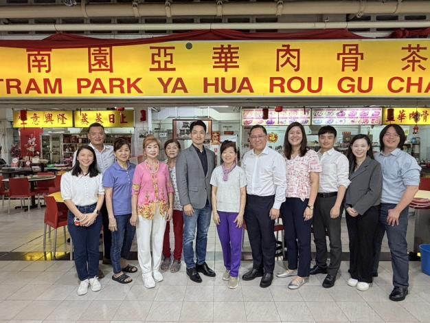 蔣萬安與新加坡西北區市長任梓銘（Alex Yam）進行肉骨茶早餐會1