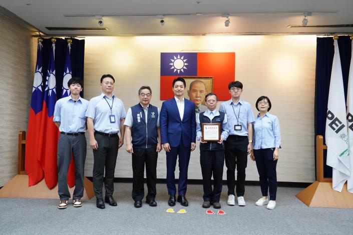 1140722_01_08_08_捷運局榮獲中國工程師學會「114年度工程優良獎」，「萬大線CQ860區段標工程」，請捷運局鄭局長及同仁一同合影.JPG