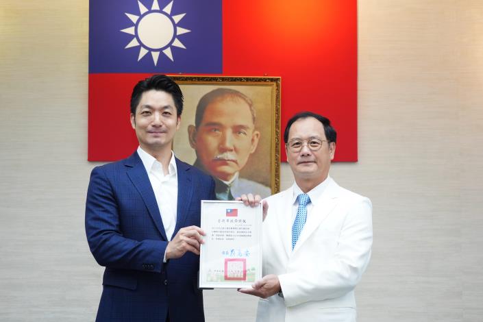 1140729_01_105_114年度臺北市公園及行道樹績優認養單位，臺北市西北獅子會 請詹明政會長代表上臺受獎。.JPG