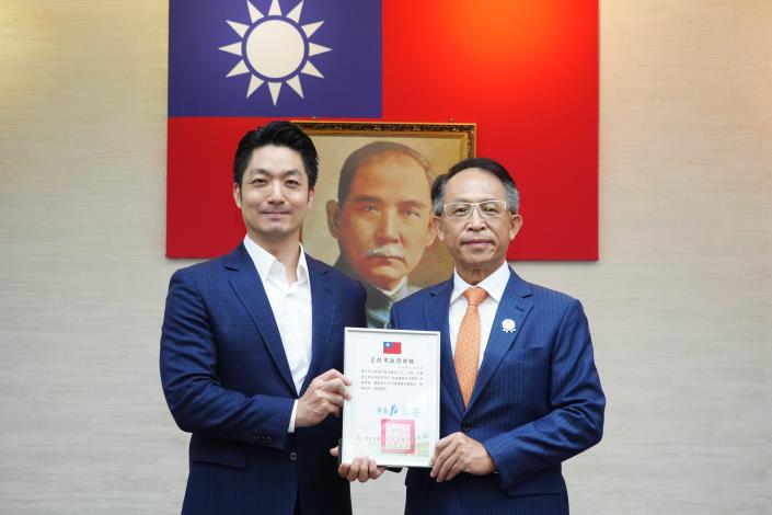 1140729_01_096_114年度臺北市公園及行道樹績優認養單位，臺北市北區獅子會 請黃文生會長代表上臺受獎。.JPG