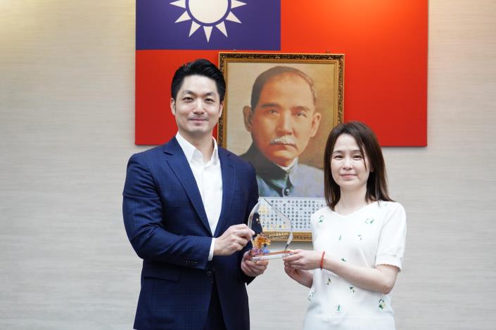 19_頒獎_本府114年度廉能楷模_建成地政事務所潘心婕課員.JPG