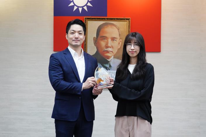 16_頒獎_本府114年度廉能楷模_主計處范芷芩管理師.JPG