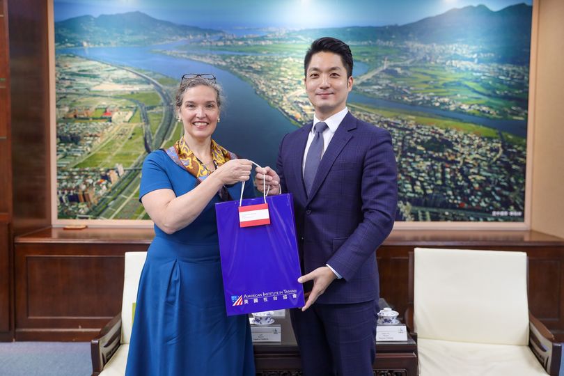 0201_Director Sandra Oudkirk of AIT visited Mayor Chiang.