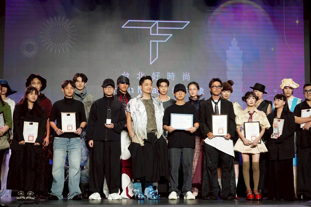 0826-Attendance at the awards ceremony of the Fashion in Taiwan TOP fashion design awards