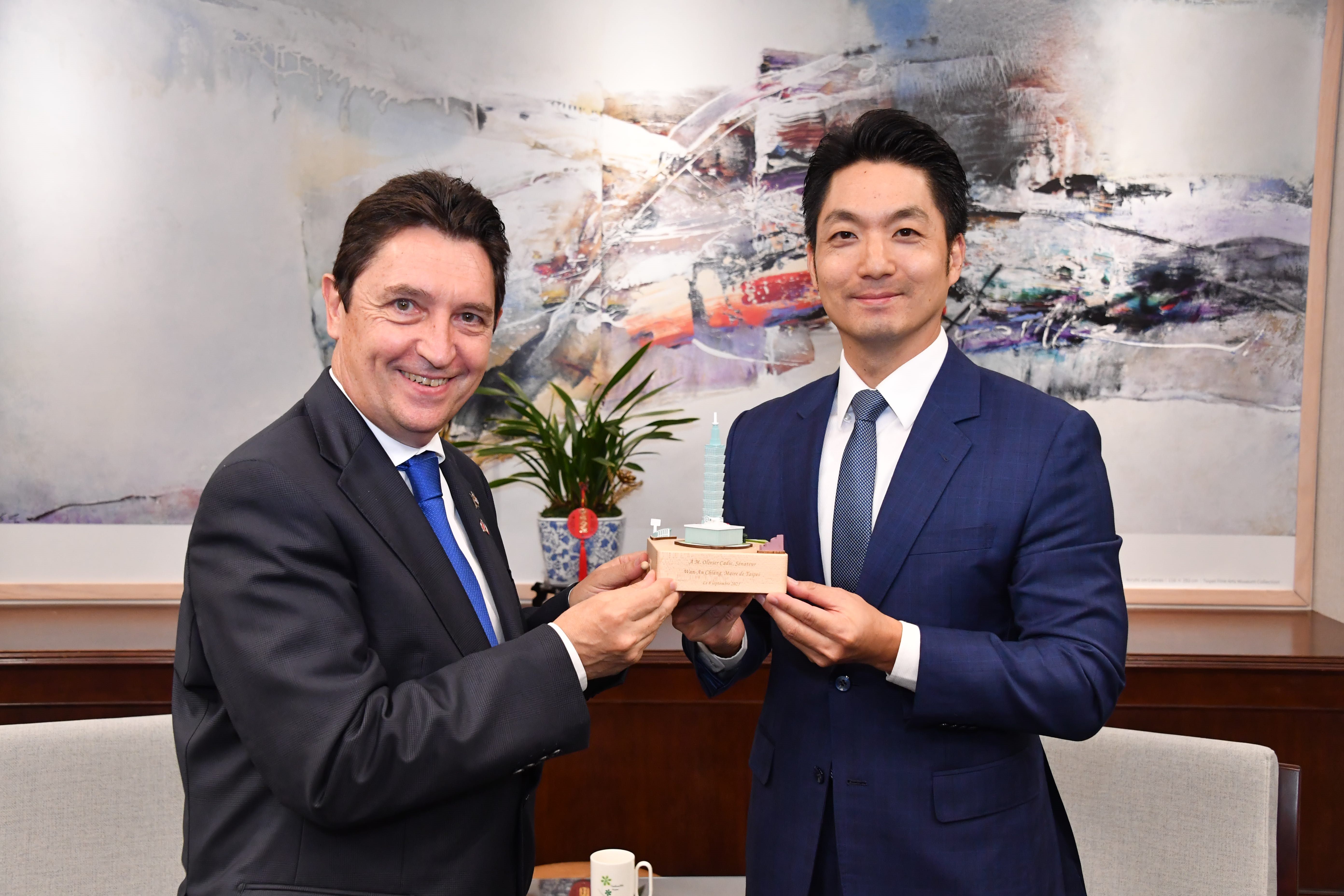 0908-Meeting with Olivier Cadic, French Senator and Vice President of the Committee on Foreign Affairs, Defense, and Armed Forces
