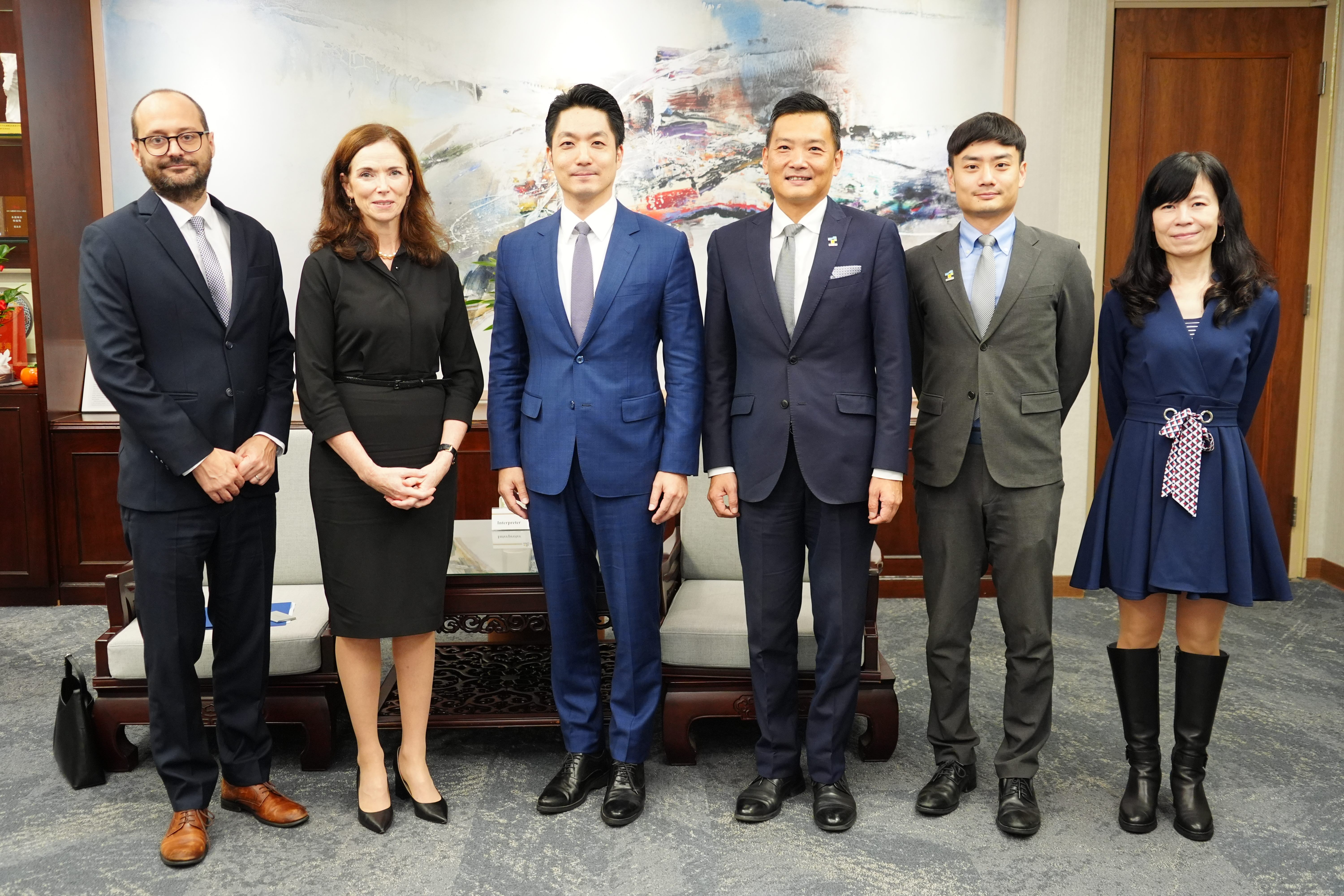 1105-Mayor Chiang receiving Marie-Louise Hannan, newly appointed Executive Director of the Canadian Trade Office in Taipei