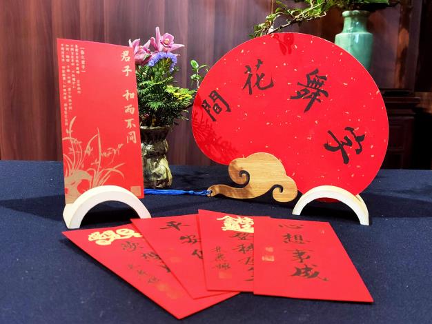 圖2 臺北孔廟「四時‧君子」祈福卡結合花藝