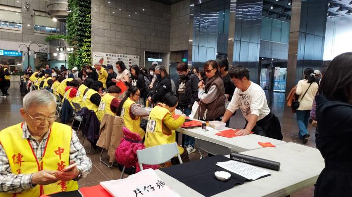 傑出市民送春聯