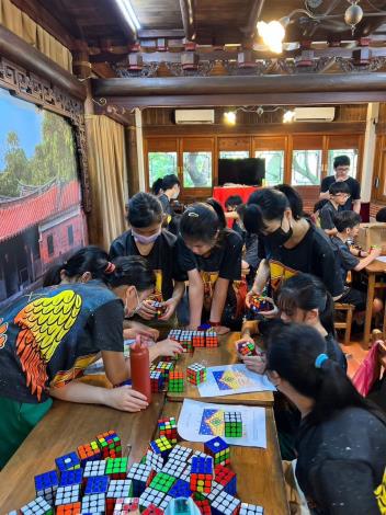 安泰小學堂拼圖團體協力