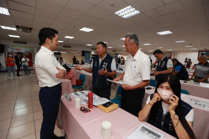 內湖區113年度市長與里長有約-市長向里長致意2