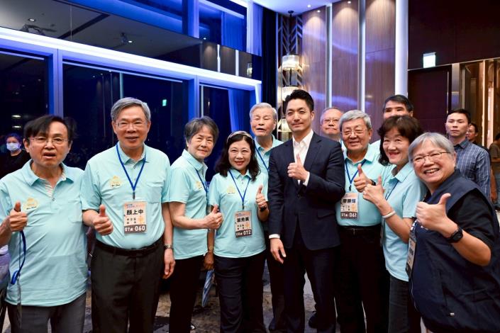5.與市長合影2