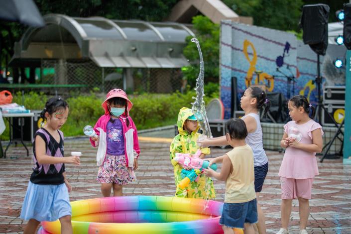 5.兒童潑水遊戲