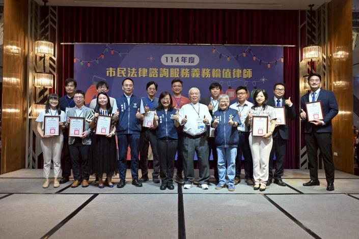 3.與副市長合影1