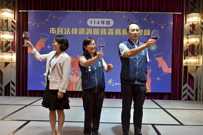 2.林副市長與副局長敬酒