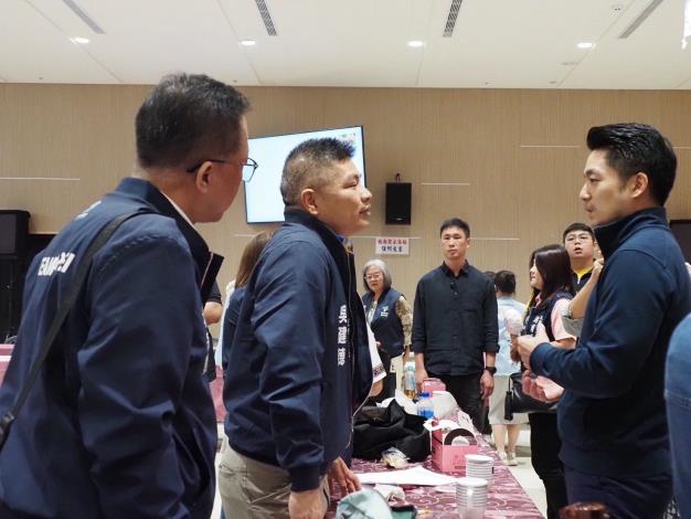 信義區114年度市長與里長有約_市長向里長致意2