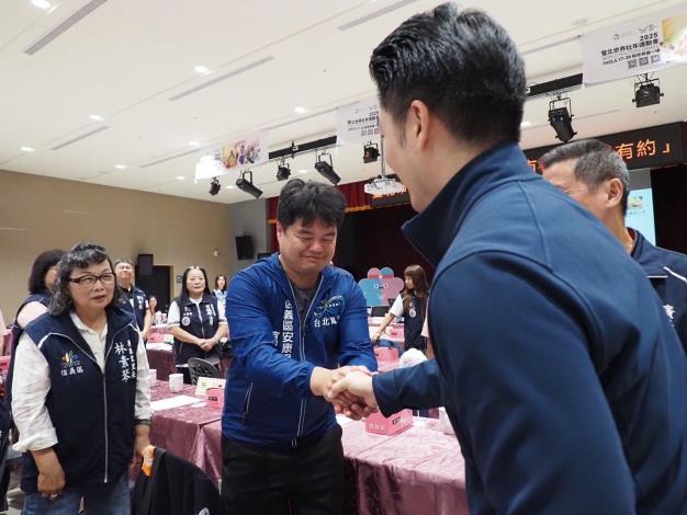 信義區114年度市長與里長有約_市長向里長致意5