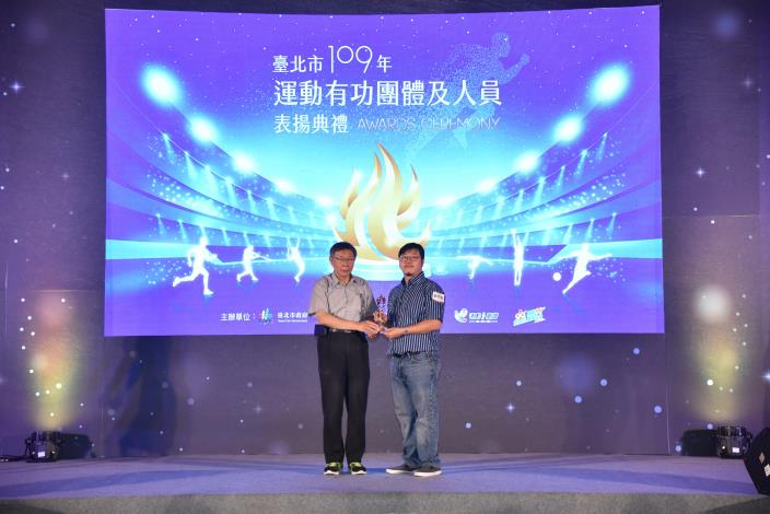 柯市長頒發優秀運動教練獎－照片中獲獎者為劉宗泰拳擊教練