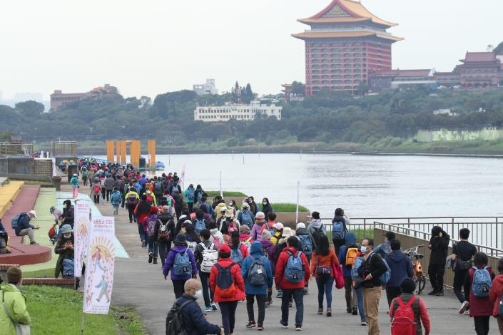 2021元旦健走實況-水岸河畔側拍.JPG