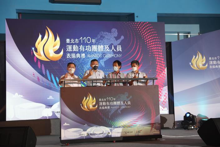 傳承儀式-柯市長 蔡炳坤副市長 陳南教練 蔡培林副局長.JPG