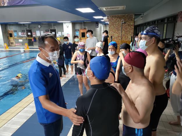 李再立局長與參與北市身心障礙者巡迴運動指導團學員2