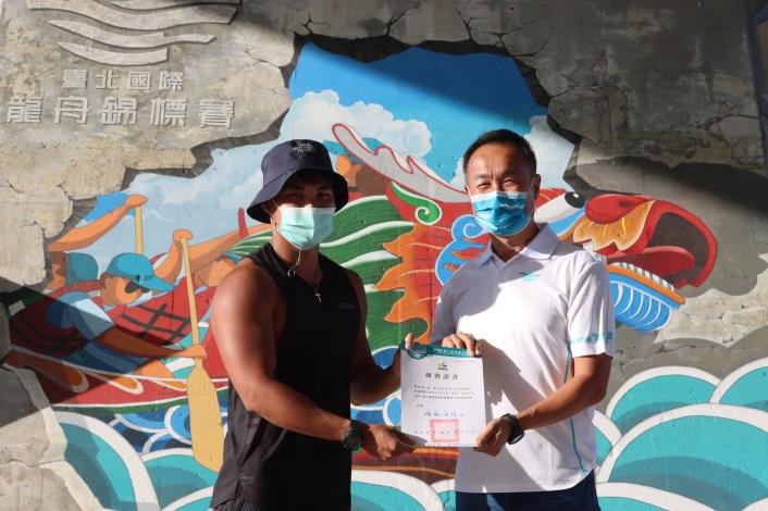 北市體育局李再立局長為舵手研習營學員頒發結業證書結業-3