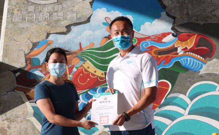 北市體育局李再立局長為舵手研習營學員頒發結業證書結業-2