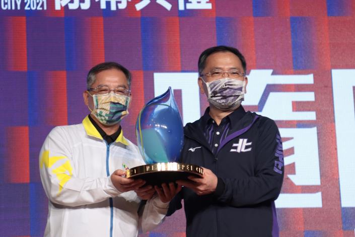 北市代表隊達成全運會三連霸 蔡炳坤副市長代表領獎
