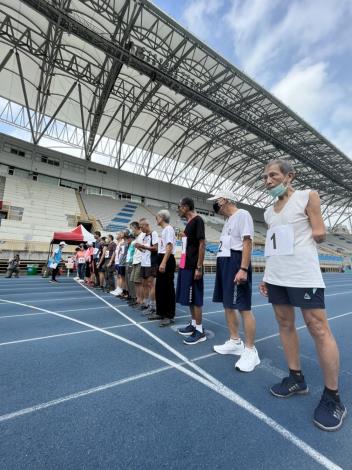12分鐘跑走男女選手集體出發