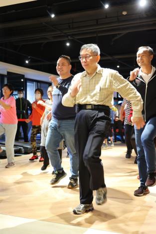 柯文哲市長 陳重文議員 李再立局長與高齡長者ZUMBA有氧.JPG