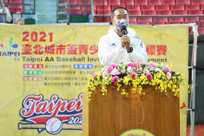 李再立局長致詞，歡迎參與24隊選手享受比賽過程結成好友，共同結伴朝未來青棒、成棒及職棒目標勇往前進