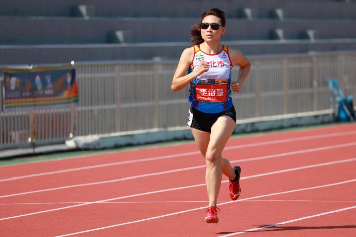 北市李怡慧視障女子組選手，田徑100、200公尺B3級雙破全國紀錄，勇奪4金(大會照)