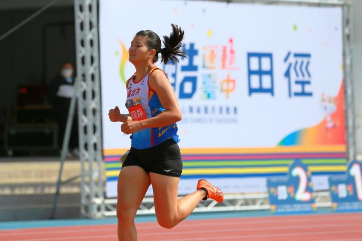北市劉雅婷視障女子組選手，田徑100公尺B2級 破大會紀錄，勇奪4金(大會照)