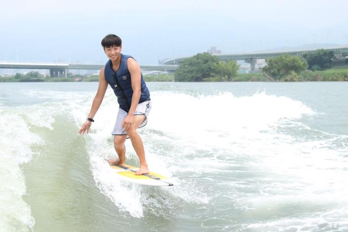 快艇衝浪選手馬萊火隆，讓更多喜愛滑水的民眾享受臺北市天然水域環境