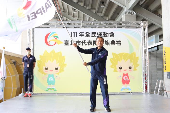 李再立局長表示，111年臺北市全民運動會代表隊已獲得4金2銀6銅的佳績，包含五人制足球及龍舟拔河女子組勇奪冠軍，滑輪溜冰花式項目取得1金1銀5銅、國術拿下1金1銀1銅.JPG