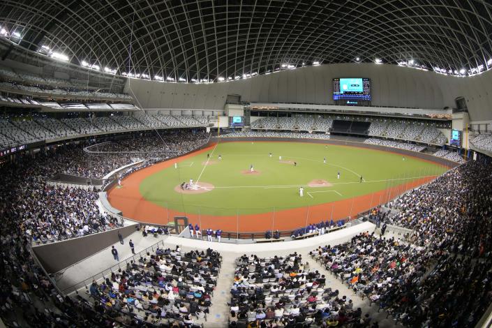 世界棒球12強賽將於臺北市舉行，有望再於大巨蛋開打。圖為去年亞錦賽在大巨蛋開打。