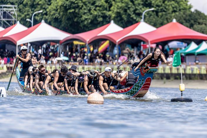 臺北市體育局持續舉辦結合傳統祭典、龍舟競賽及陸上嘉年華的「臺北國際龍舟錦標賽」。