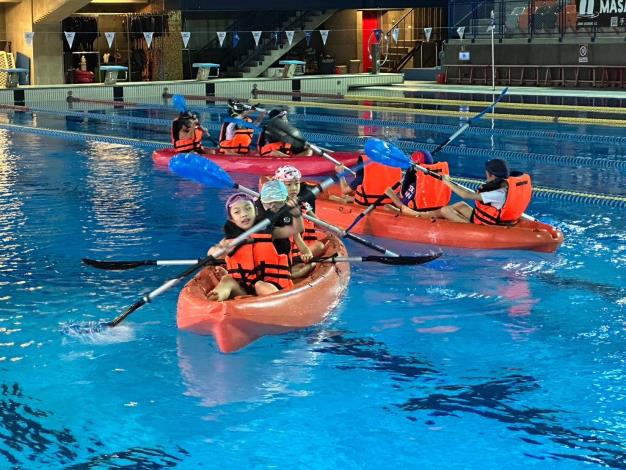 歡慶兒童節，臺北市多個運動中心提供12歲以下孩童免費入場游泳優惠。