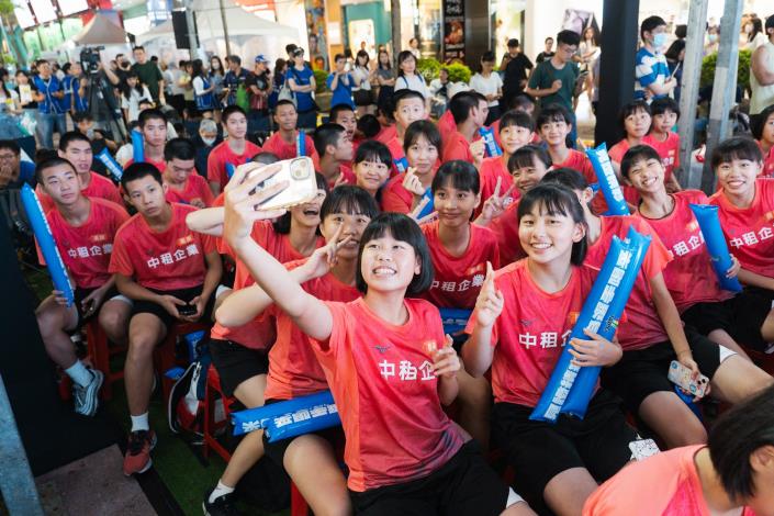 臺北市政府體育局舉辦直播派對，邀請全民一起為臺灣健兒加油。