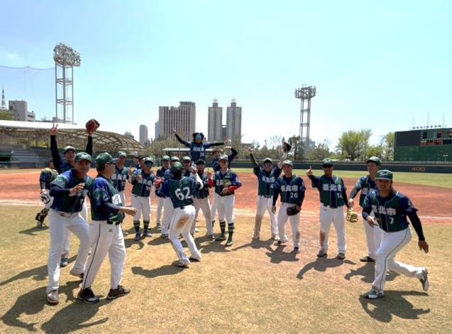 棒球公開男子組臺北市三連霸 擋不住的開心
