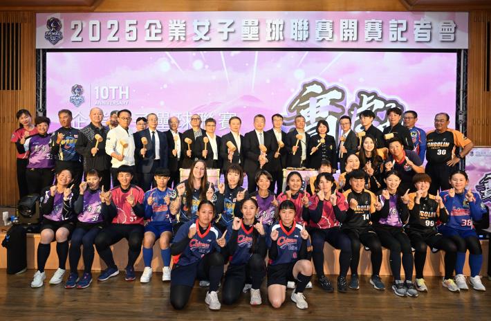 第十屆「2025企業女子壘球聯賽」將於明（12日）揭開序幕，本季共有包括臺北市冠名球隊「臺北臺產熊讚女子壘球隊」及以賽代訓的「中華U18培訓隊」等六支勁旅，將於4月到11月期間於全國北中南各大球場激戰，力拚登頂后座