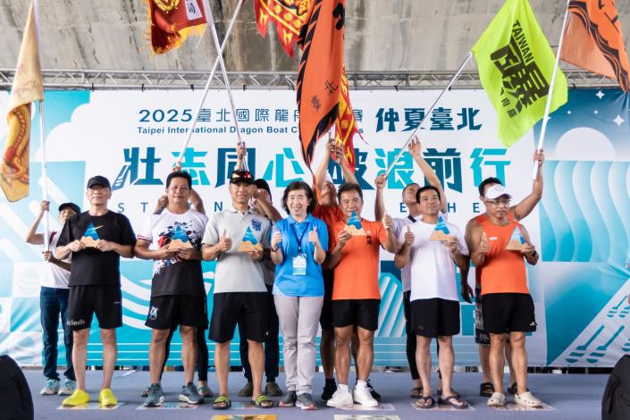 小型龍舟常青混合組第一名到第五名分別為旭源武士家黃隊、臺北市政府警察局A龍舟隊、臺灣風暴常青隊、南極冷凍壯年龍舟隊、旭源武士家橘隊、合環建設龍舟隊。