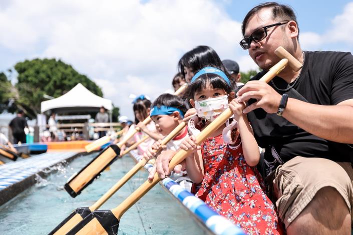 為了扎根龍舟運動,2025臺北國際龍舟錦標賽特別規劃為10歲以下孩童量身打造的「龍舟小選手體驗營」