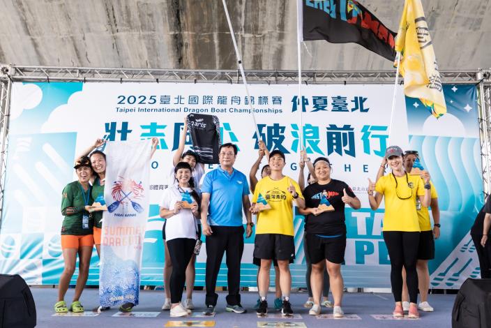 小型龍舟女子組第一名到第五名分別為臺灣勇豹龍舟隊、qaris熊鷹女子隊、胸腔女戰士、夏日之龍、創友泡泡龍。